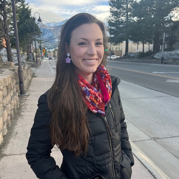 Meet your Posher, Gabriela - Picture 2 of 3